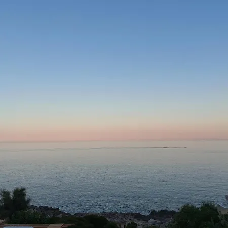 A Strapiombo Sul Mare *